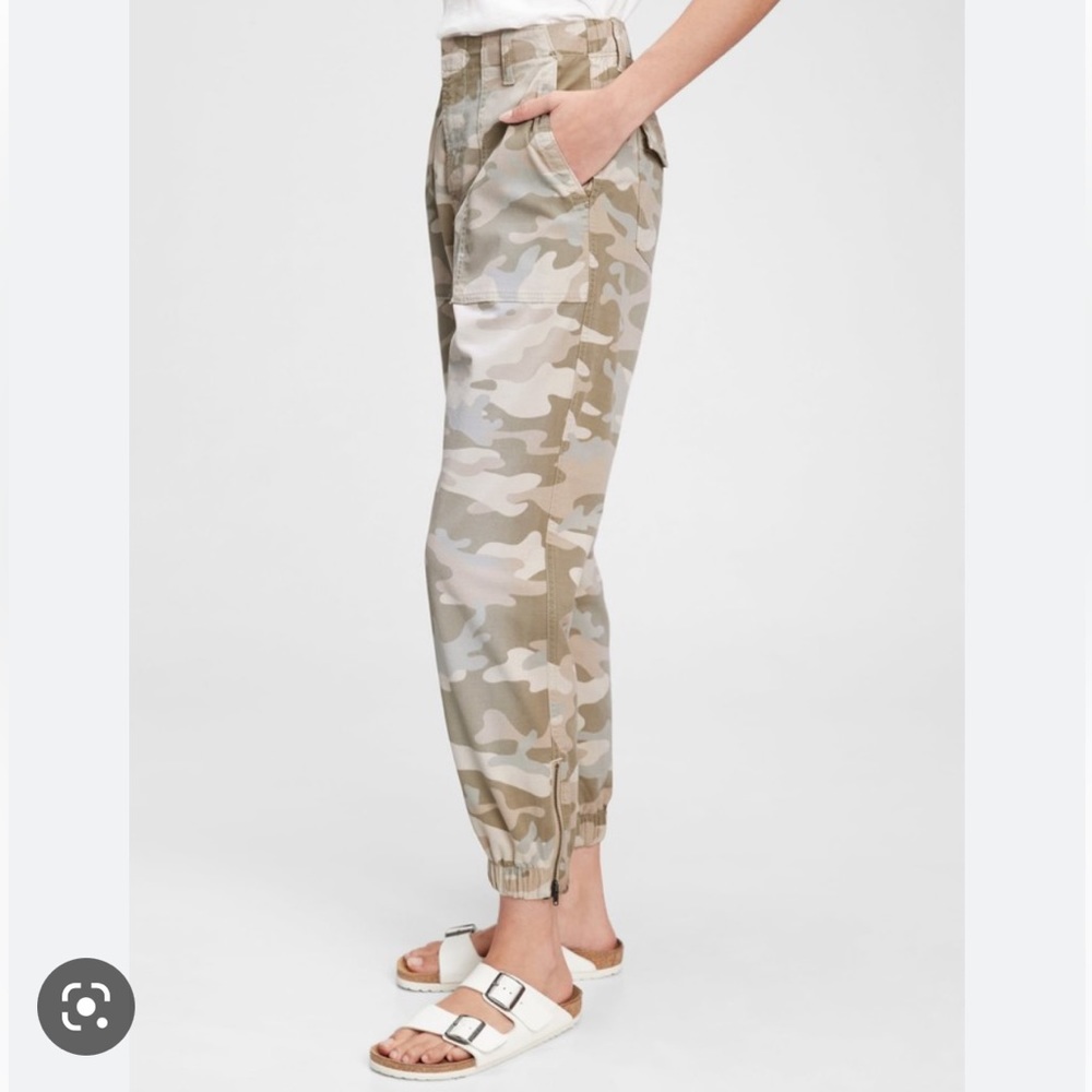 Gap | Girlfriend Utility Camo Joggers | Size 6